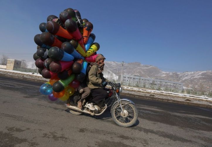 afghano moto con palloncini